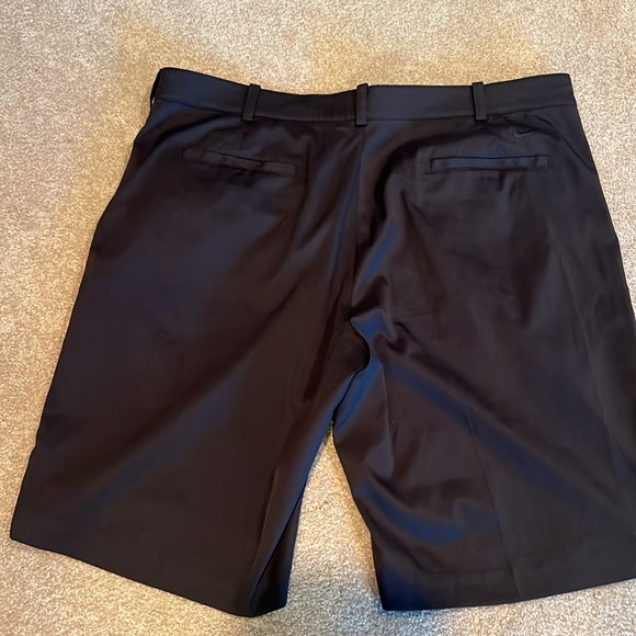 Men’s Nike golf shorts - Picture 2 of 3